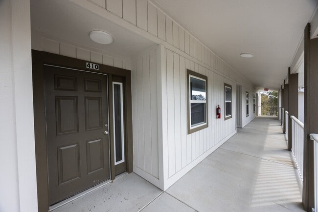 Building Photo - 6519 W Newberry Rd