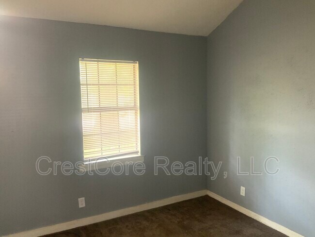 Building Photo - 401 N Manassas St