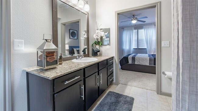 Foto del edificio - 2400 Business Center Dr