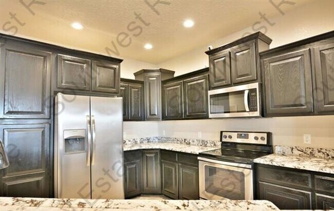 Foto del edificio - Spacious 3 bedroom, 2 bathroom home