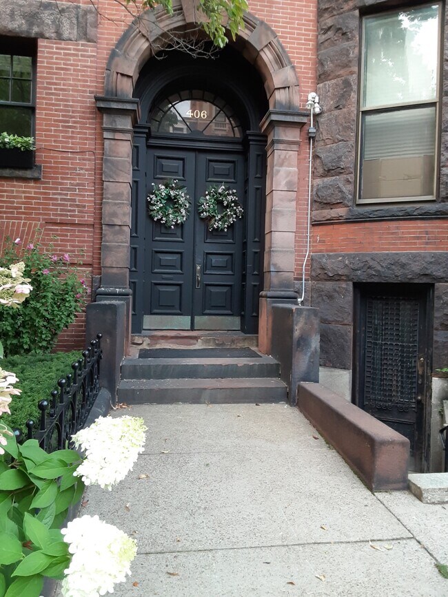 Building Photo - 408 Beacon St