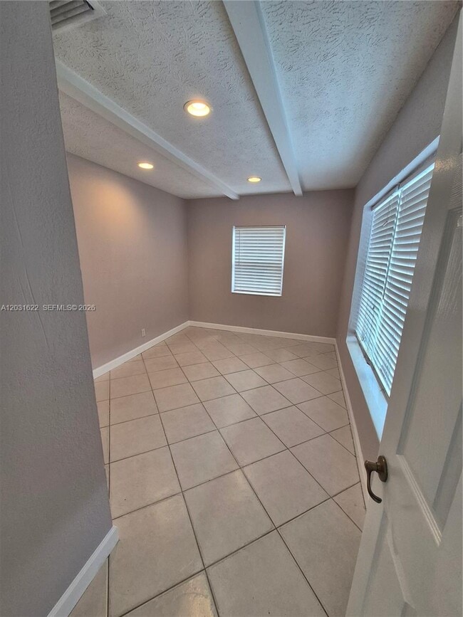 Building Photo - 5653 Coconut Rd