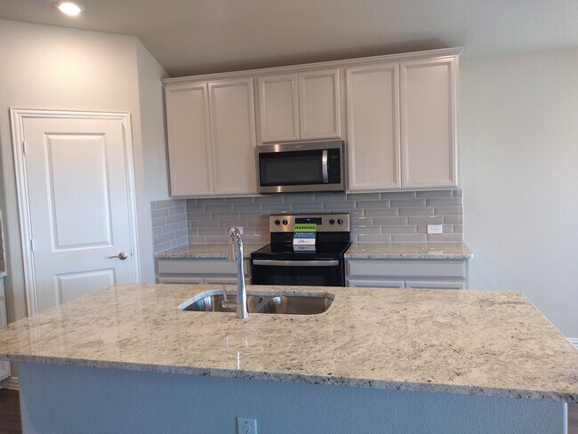 Building Photo - 215 Fieldstone Dr