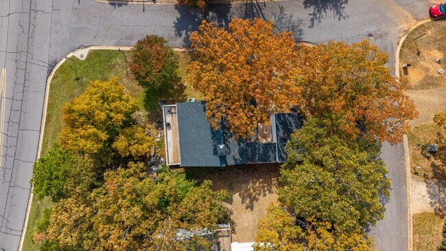 Building Photo - 102 Windwood Ln