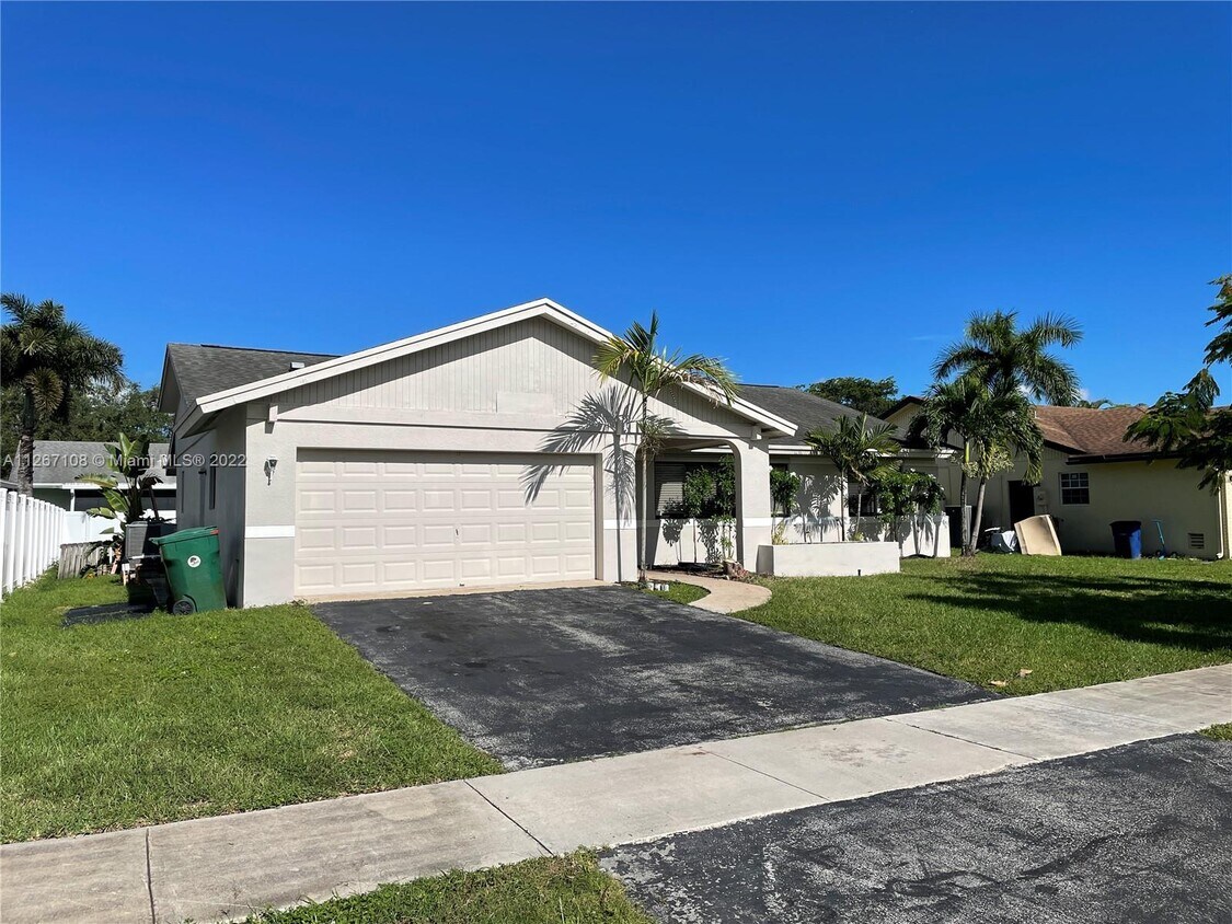 5828 SW 117th Ter, Cooper City, FL 33330 House Rental in Cooper City