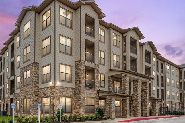 Building Photo - Waterside Village