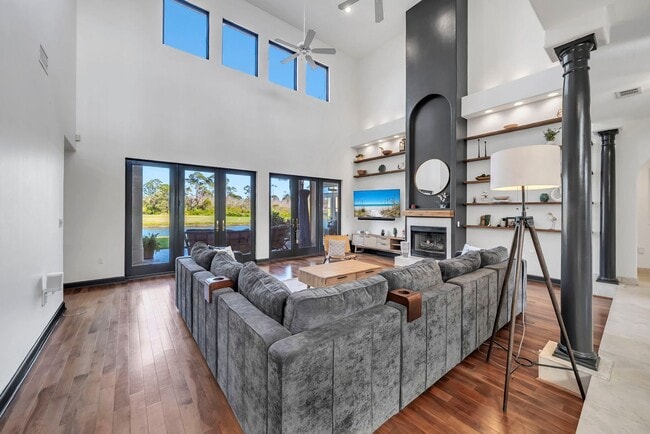 Building Photo - 1393 Sunset Beach Dr