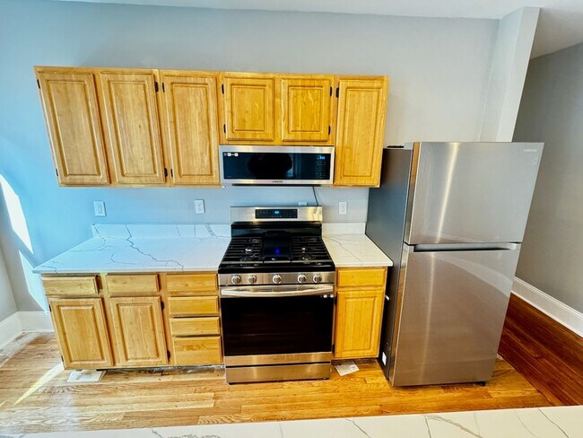 Building Photo - Full Luxury Renovation!  Laundry in Buildi...