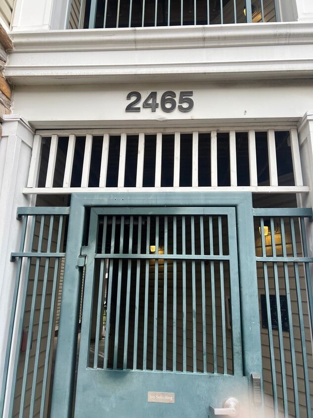 Foto principal - Crystal City 1 bedroom 1 bath condo