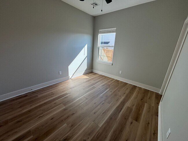Foto del edificio - 1823/25 Hickory Creek