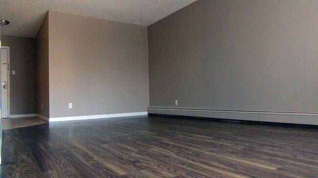 Building Photo - Cedarwood Arms Apartments