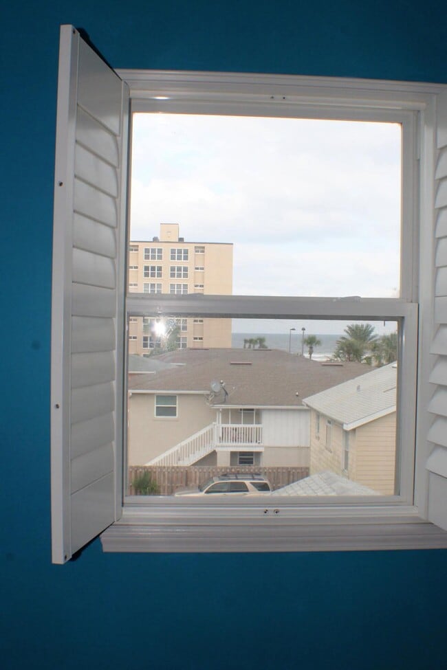 Building Photo - 187 16th Ave S