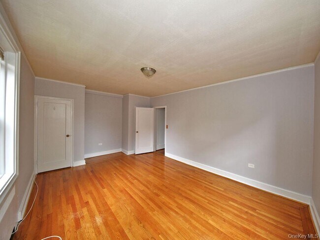 Foto del edificio - 314 Larchmont Acres
