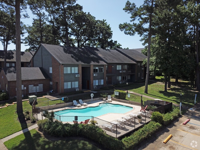 Primary Photo - Paper Moon Apartments