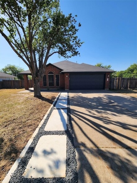 Building Photo - 504 Texas Ave