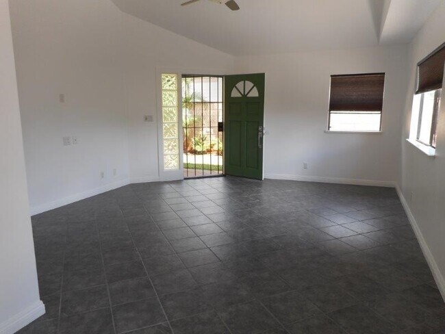 Building Photo - Royal Kunia - single level house 3 bedroom...