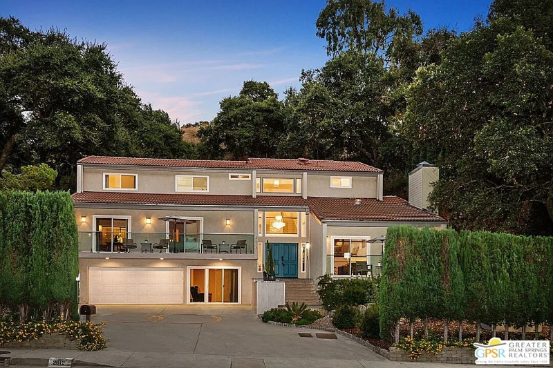 Foto principal - 2612 E Chevy Chase Dr