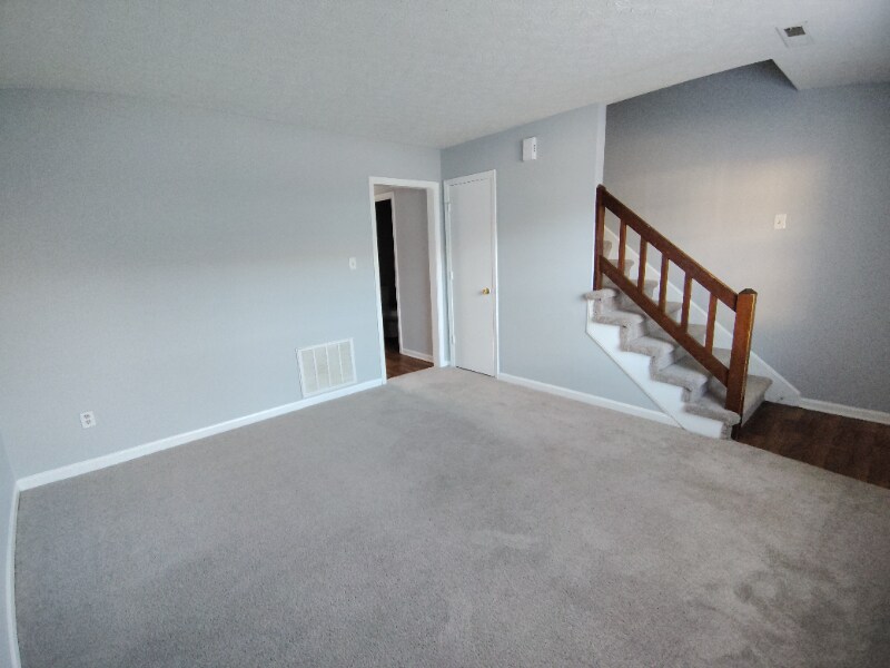 Foto principal - 14 Fonda Dr