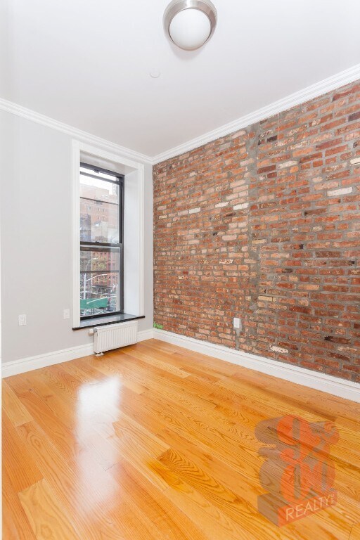 Building Photo - 202 E 13th St