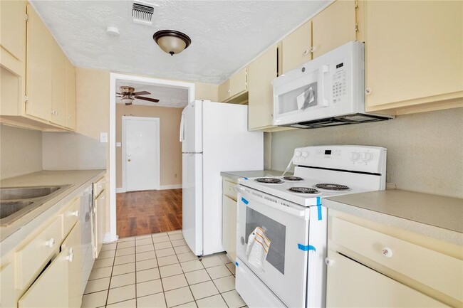 Foto del edificio - 9052 Wilcrest Dr