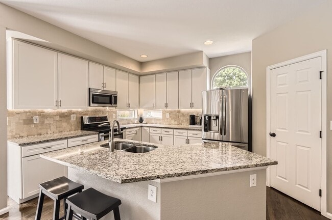 Building Photo - 9451 S Crestmore Way