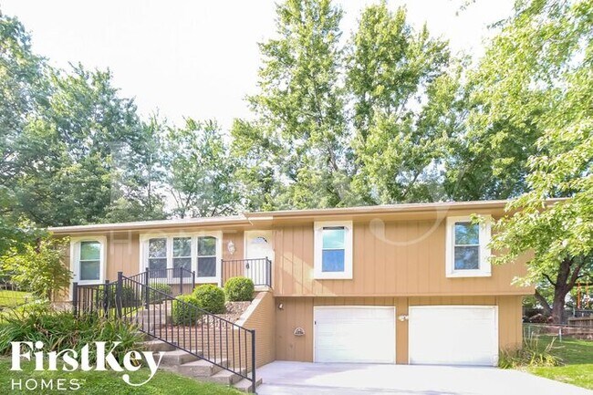 Building Photo - 9805 NW View Cove Dr