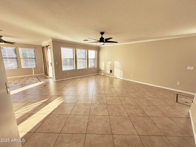 Building Photo - 3435 E Longhorn Dr