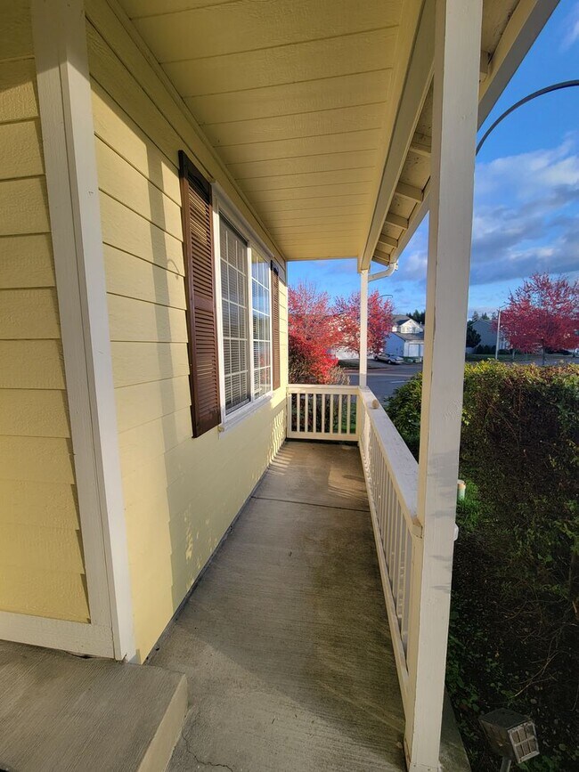 Building Photo - Beautiful & spacious Olympia home in the M...