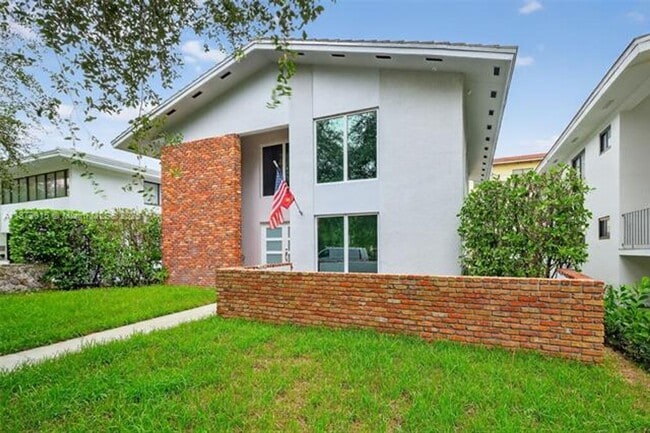 Photo - 537 Menendez Ave House