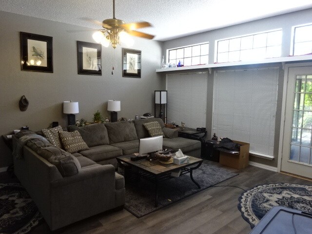 Foto del edificio - 2202 Heights Dr