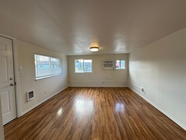Foto del edificio - 809 Willard Ave