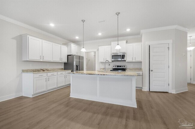 Foto del edificio - 704 Brambling Ct