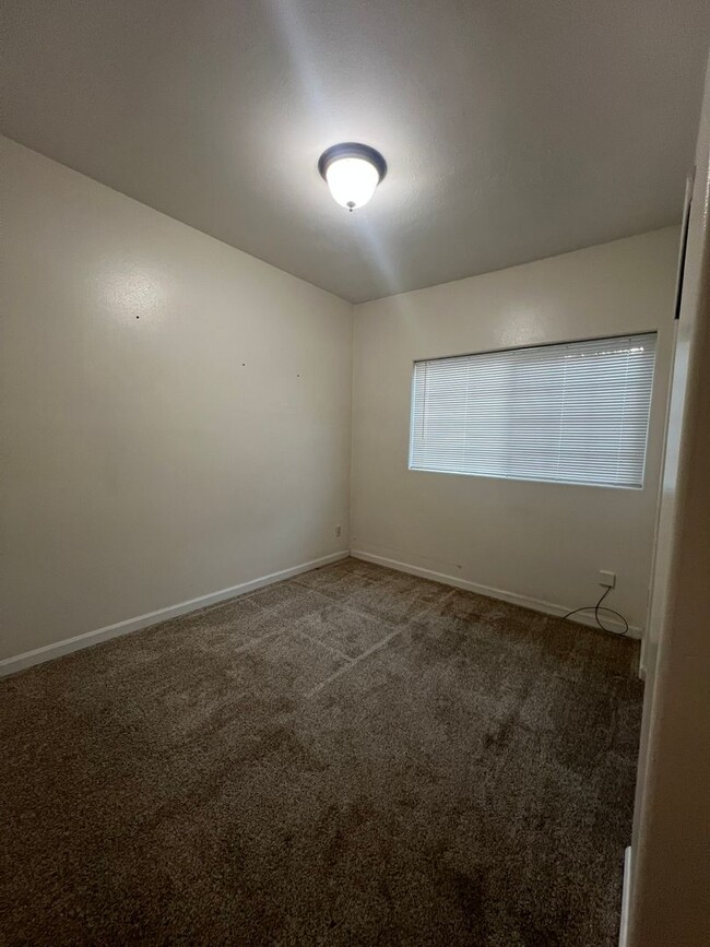 Foto del edificio - 3 Bedroom, 2 Bathroom Home - Located near ...