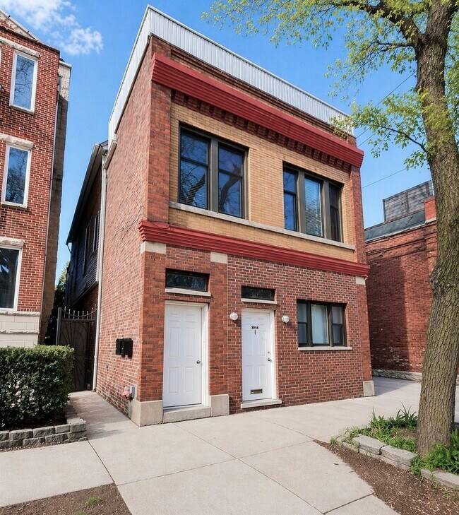Building Photo - 1014 W George St