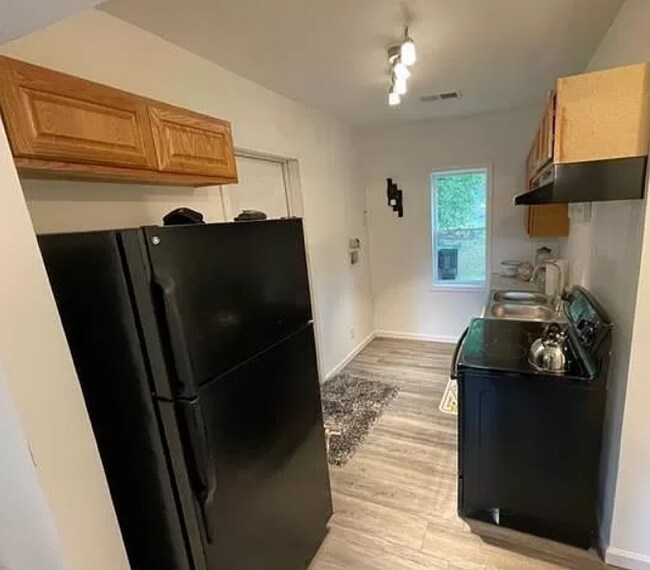 Building Photo - 109 Easy St