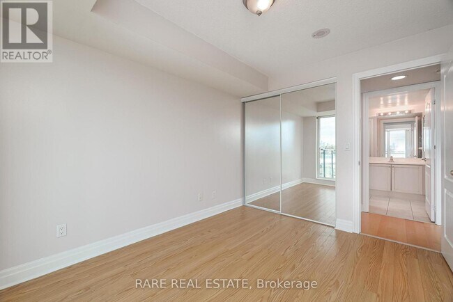 Building Photo - 2121 Lake Shore Blvd W