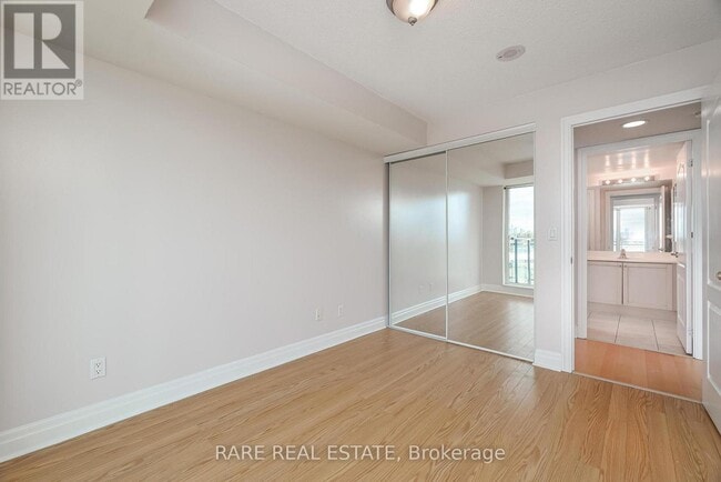 Photo du bâtiment - 2121 Lake Shore Blvd W