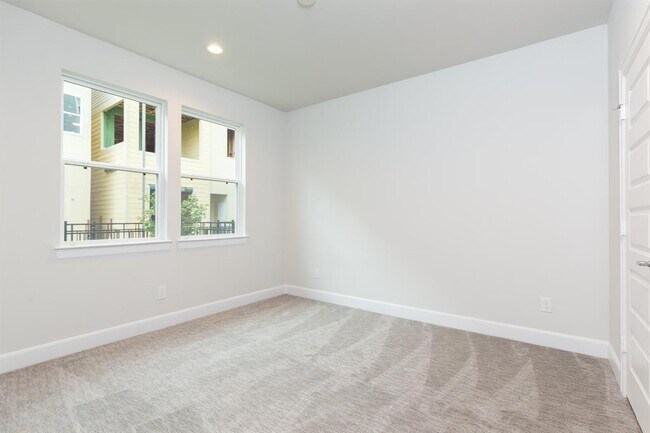 Foto del edificio - 2729 Clinton Dr