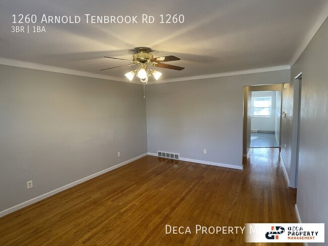 Building Photo - 3 Bedroom Apartment