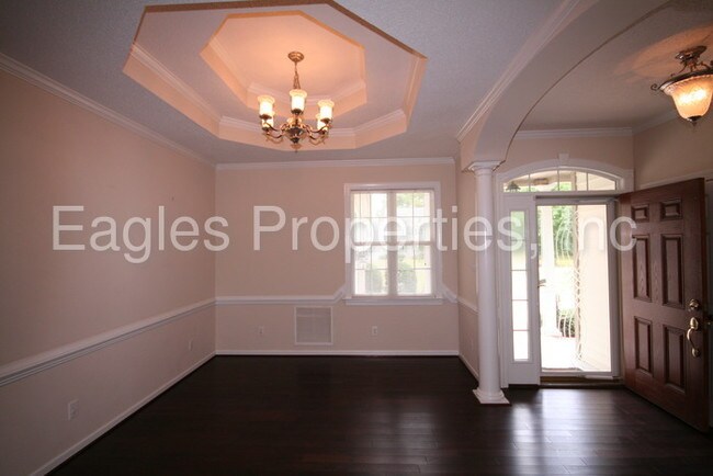 Foto del edificio - 411 Hunters Creek Dr