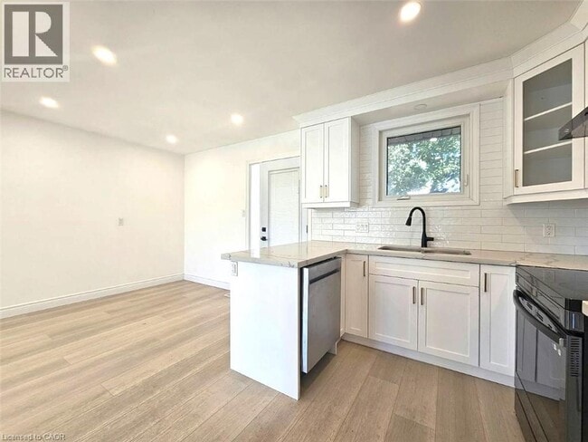 Building Photo - 107 Stirling MacGregor Dr