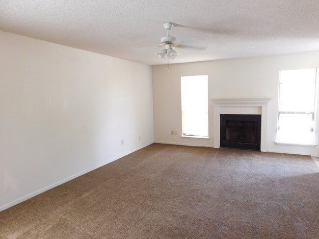 Building Photo - Welcome to 4408 Lake Rd.