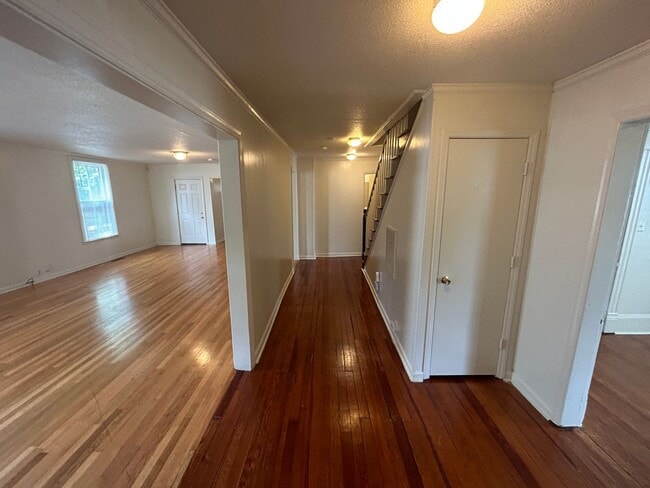 Building Photo - Spacious 4 Bedroom Trinity Park Home - Near Duke and Downtown Durham