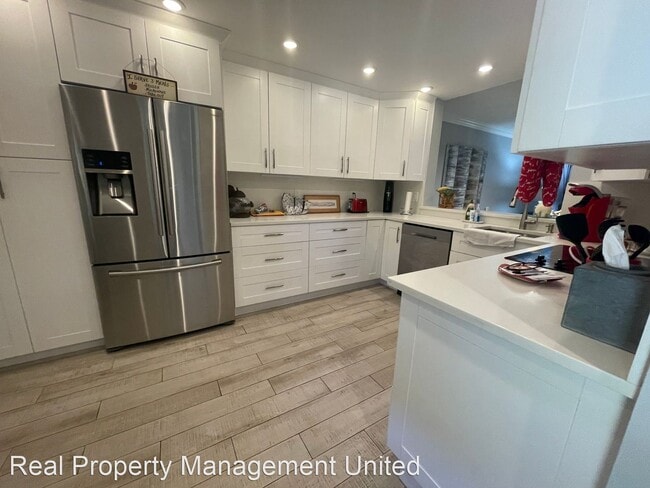 Building Photo - 50 Pelican Pointe Dr