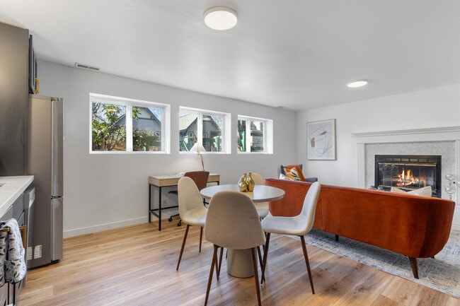 Building Photo - 705 24th Ave