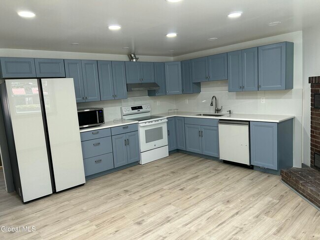 Foto del edificio - 4450 N Main St