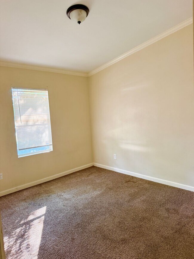 Building Photo - 218 Wind Haven Dr