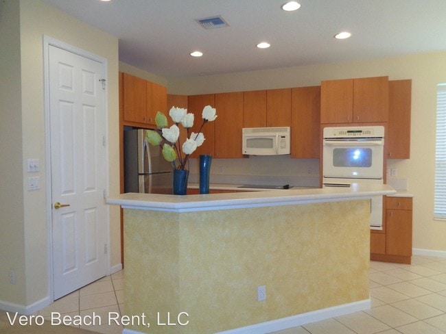 Building Photo - 3 br, 3 bath House - 5285 Sapphire LN SW