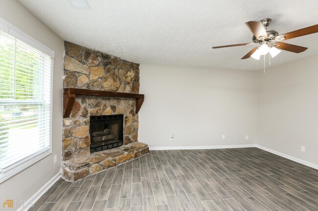 Building Photo - 892 Steeple Chase Dr SW
