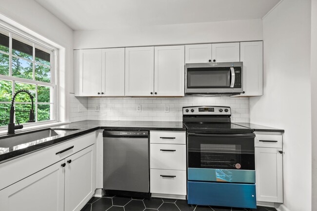 Foto del edificio - 1640 W Northwest Blvd